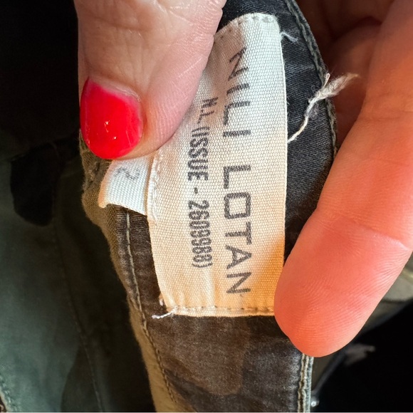 Revolve Nili Lotan Ilona Skirt in Camo,Neutral,Yellow Size 2 Like New OOS - Picture 6 of 7